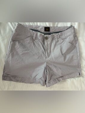 Lee Women’s Light Gray Flat-Front Chino Shorts